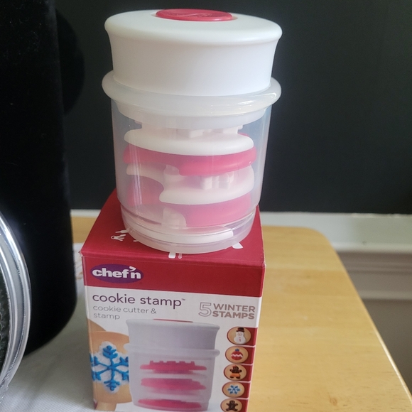 Lot of Two Cookie Cutters & Cookie Winter Stamps - Picture 4 of 7